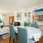 Binny's House Cascais - Renting Not The Whole House * Alcabideche