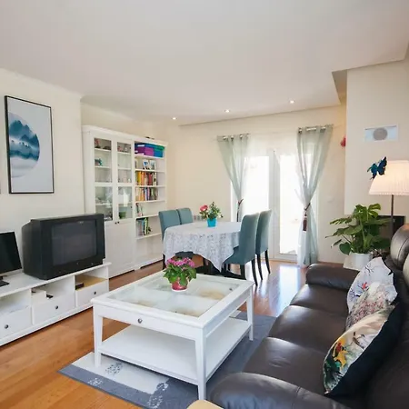 Homestay Binny's House Cascais - Renting Not The Whole House