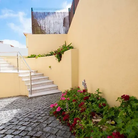 Homestay Binny's House Cascais - Renting Not The Whole House *